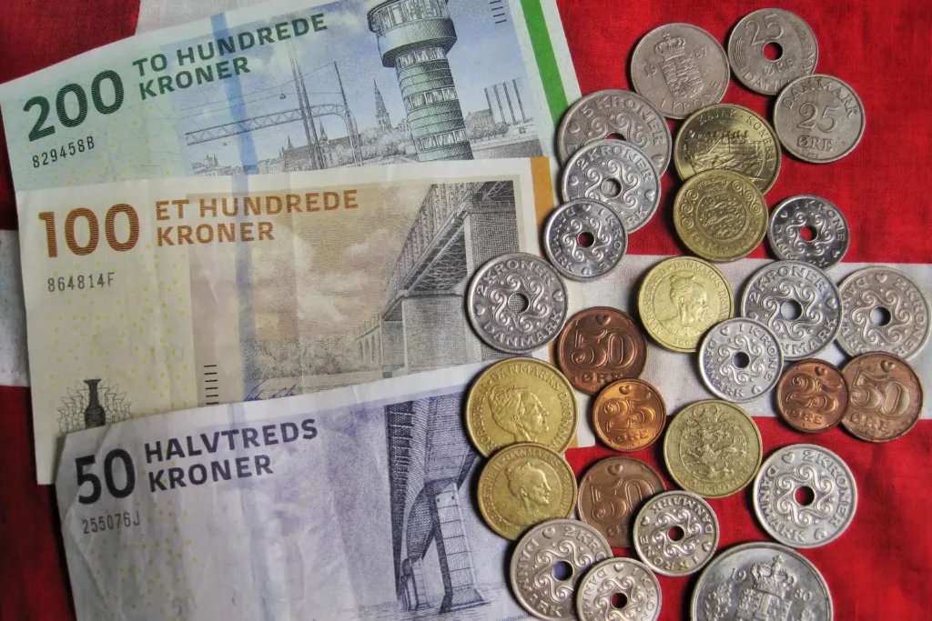 elektronikskrot priser - dansk møntfod vist som sedler og mønter